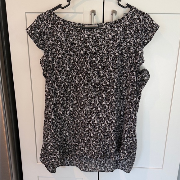 LOFT Tops - Loft Women's Black Floral Short-Sleeve Blouse